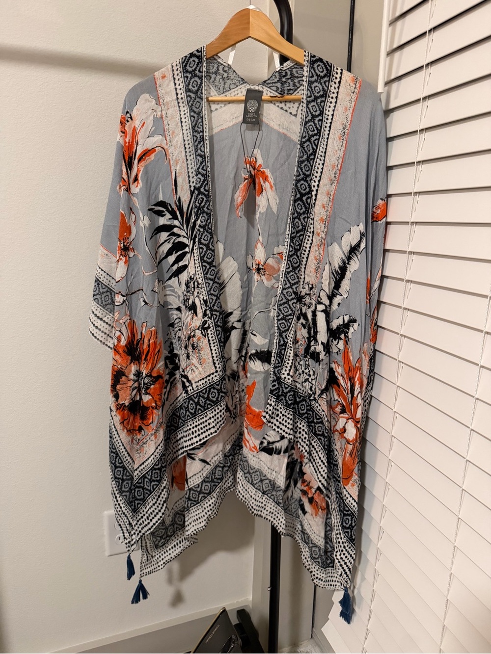 NWT Vince Camuto Floral Tassel Kimono Cover Up One Size Gray Rayon Boho